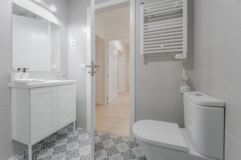 Modern Apt Para 6Px En La Plaza De Tirso De Molina Madrid Ngoại thất bức ảnh